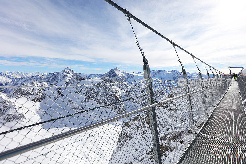 Titlis Cliff Walk悬索桥，恩格尔堡，瑞士